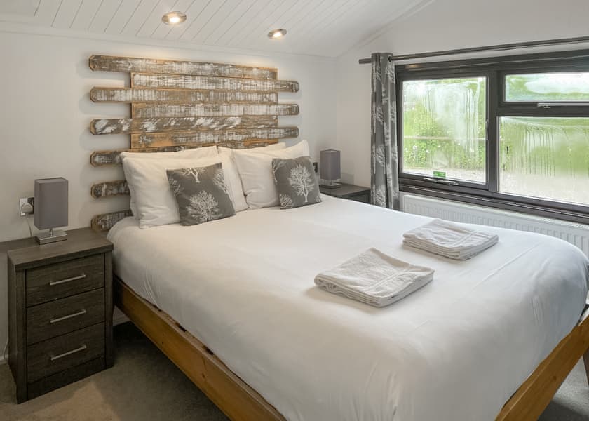 Lakeside Lodges - Fairwood Lakes Holiday Park, Westbury