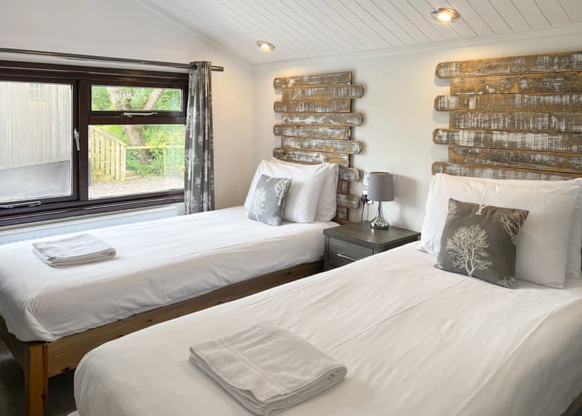 Lakeside Lodges - Fairwood Lakes Holiday Park, Westbury