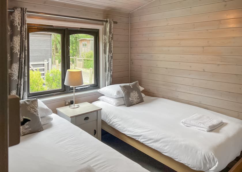 Lakeside Lodges - Fairwood Lakes Holiday Park, Westbury