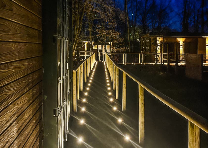 Woodland Container Lodges Slp 2 - Fairwood Lakes Holiday Park, Westbury