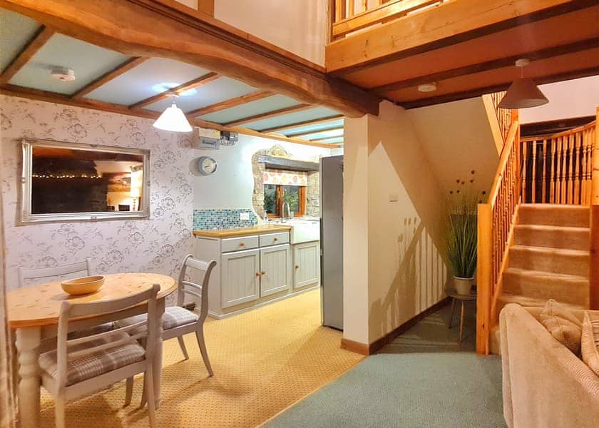 Cwtch Cottage - Garnffrwd Park, Pontyberem, Carmarthenshire