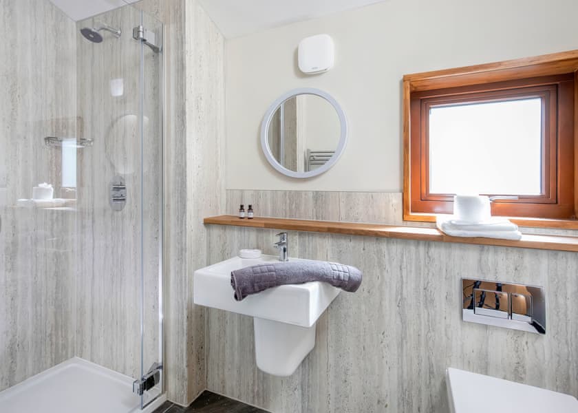 Golden Oak 4 Pet - Garwnant Brecon Beacons, Merthyr Tydfil