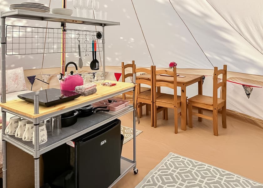 Country Cottage - Glamp @ The Priory, Aldeby