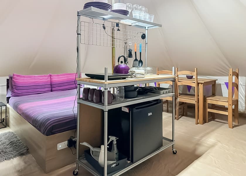 Plum Pudding - Glamp @ The Priory, Aldeby