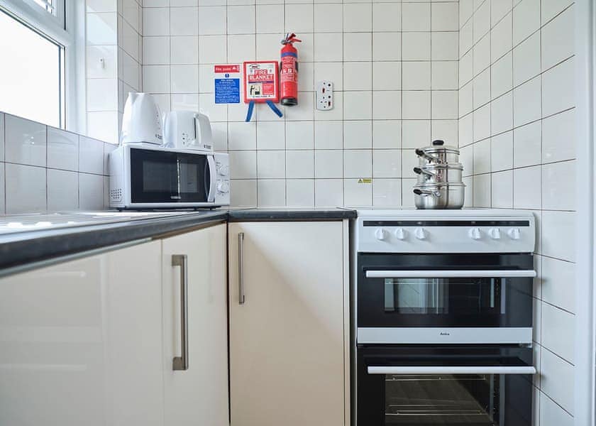 Shoreline Apartment Plus 1 - Golden Coast Holiday Park, Woolacombe