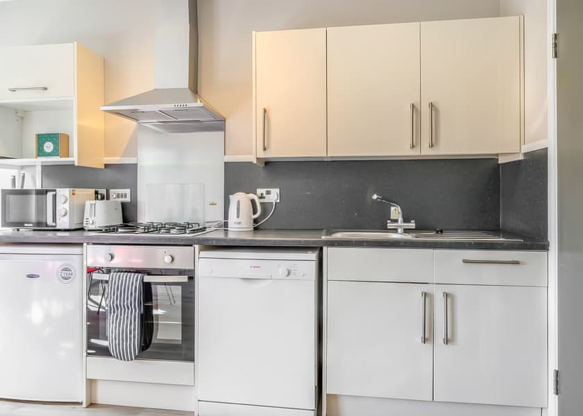 Shoreline Apartment 1 - Golden Coast Holiday Park, Woolacombe