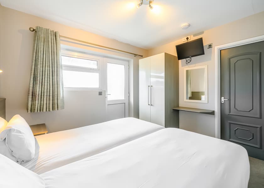 Shoreline Apartment 1 - Golden Coast Holiday Park, Woolacombe