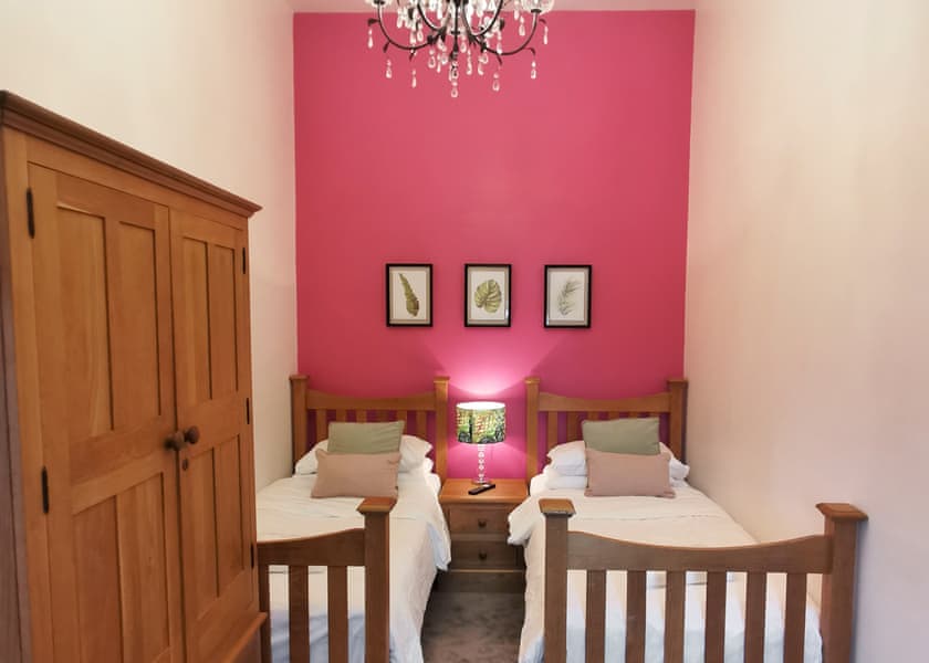 Pembrokeshire Cottage - Grondre Holiday Park, Clunderwen, Nr Narberth