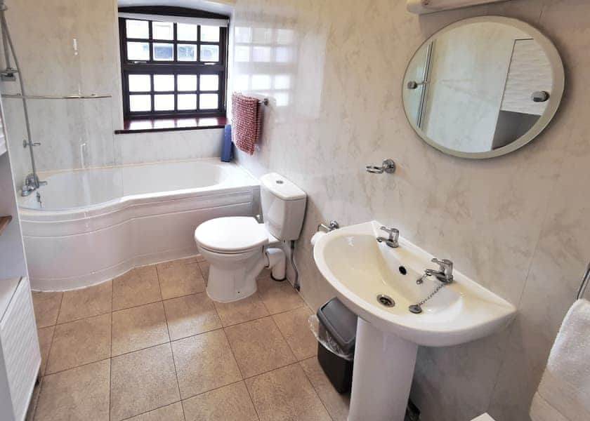 Pembrokeshire Cottage - Grondre Holiday Park, Clunderwen, Nr Narberth