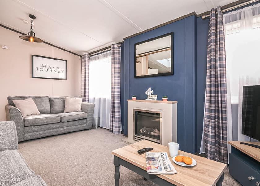 Exclusive Lodge 2 Bed (Pet) HT - Green Hill Farm Holiday Village, Landford, Nr Salisbury
