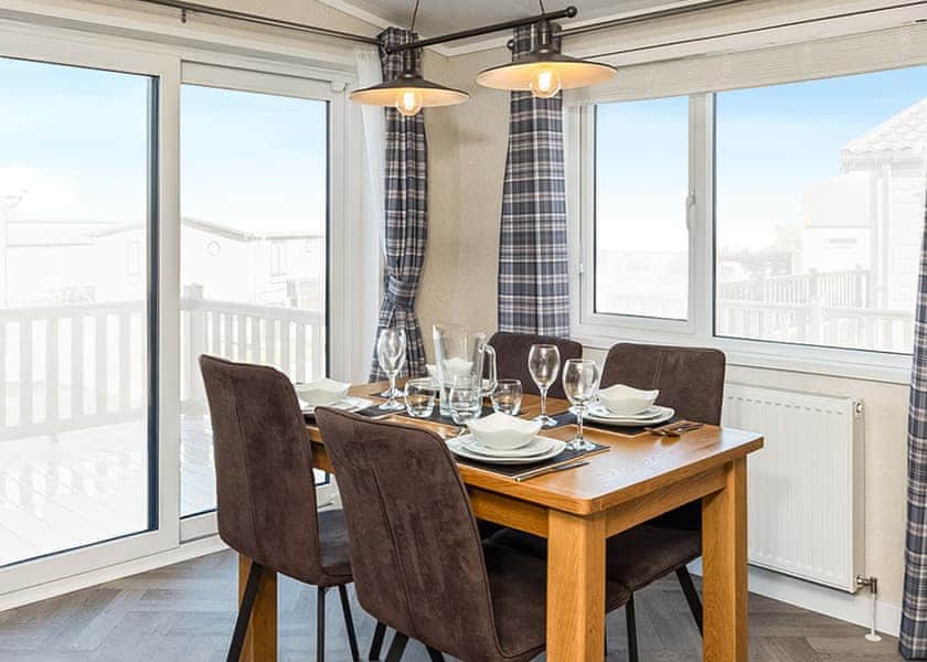 Exclusive Lodge 2 Bed (Pet) HT - Green Hill Farm Holiday Village, Landford, Nr Salisbury
