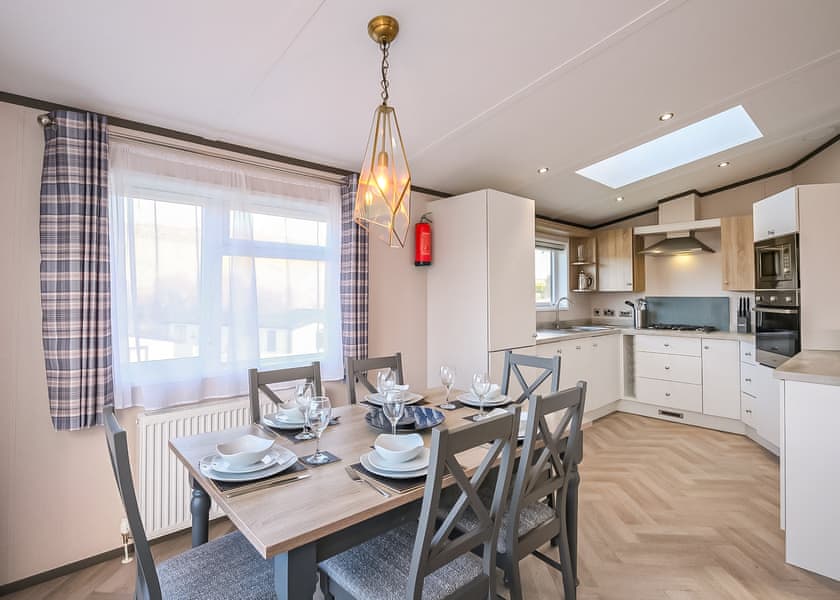 Exclusive Lodge 2 Bed (Pet) HT - Green Hill Farm Holiday Village, Landford,  Nr Salisbury