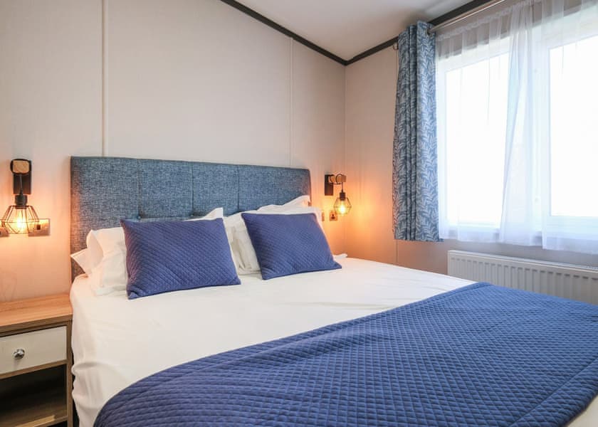 Exclusive Lodge 2 Bed (Pet) HT - Green Hill Farm Holiday Village, Landford,  Nr Salisbury