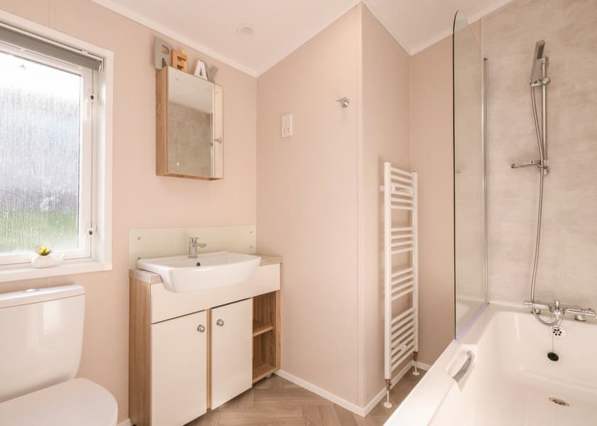 Exclusive Lodge 2 Bed (Pet) HT - Green Hill Farm Holiday Village, Landford,  Nr Salisbury
