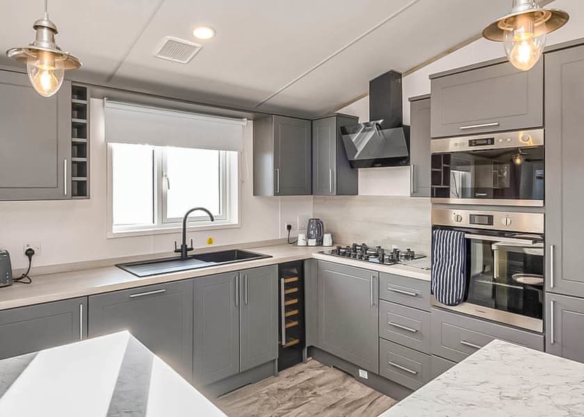 Exclusive Lodge 3 Bed (Pet) HT - Green Hill Farm Holiday Village, Landford, Nr Salisbury