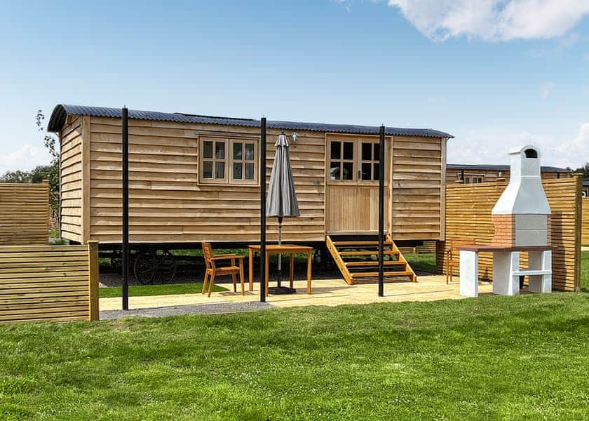 Woodland Hideaway - Green Hill Farm Holiday Village, Landford,  Nr Salisbury