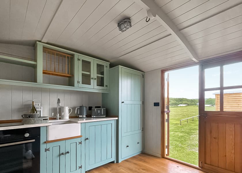 Woodland Hideaway - Green Hill Farm Holiday Village, Landford,  Nr Salisbury