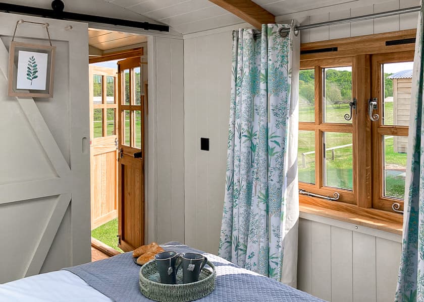 Woodland Hideaway - Green Hill Farm Holiday Village, Landford,  Nr Salisbury
