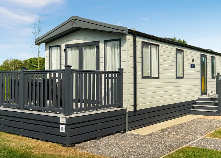 Luxury 2 Bed - Green Hill Farm Holiday Village, Landford,  Nr Salisbury