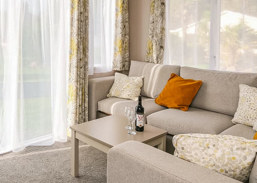 Luxury 2 Bed - Green Hill Farm Holiday Village, Landford,  Nr Salisbury