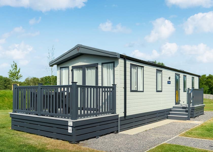 Luxury 3 Bed (Pet) - Green Hill Farm Holiday Village, Landford, Nr Salisbury