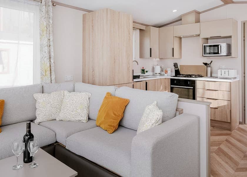 Luxury 3 Bed (Pet) - Green Hill Farm Holiday Village, Landford, Nr Salisbury