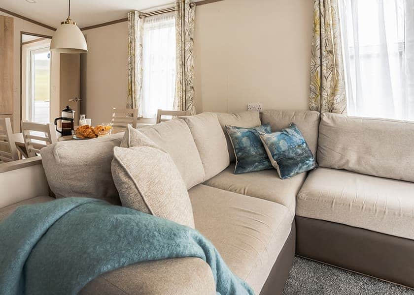 Luxury 3 Bed (Pet) - Green Hill Farm Holiday Village, Landford, Nr Salisbury