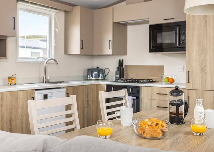 Luxury 3 Bed (Pet) - Green Hill Farm Holiday Village, Landford, Nr Salisbury