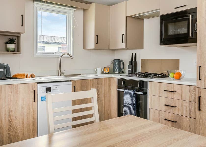 Luxury 3 Bed (Pet) - Green Hill Farm Holiday Village, Landford, Nr Salisbury