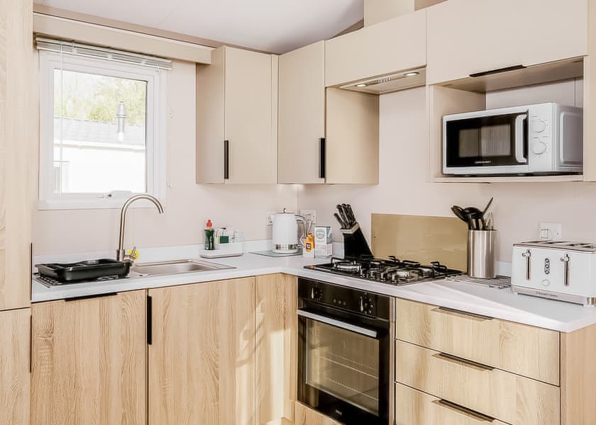 Luxury 3 Bed (Pet) - Green Hill Farm Holiday Village, Landford, Nr Salisbury