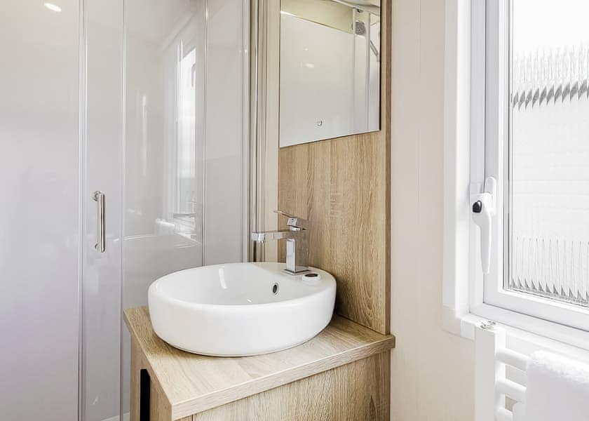 Luxury 3 Bed (Pet) - Green Hill Farm Holiday Village, Landford, Nr Salisbury