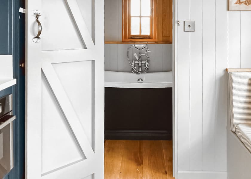 Forest Snug - Green Hill Farm Holiday Village, Landford,  Nr Salisbury