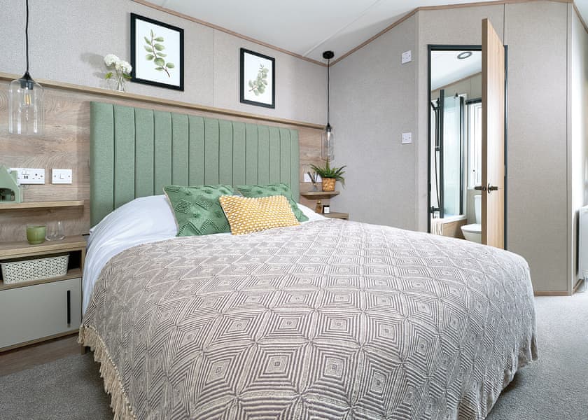 Premium 2 bed HT - Green Hill Farm Holiday Village, Landford, Nr Salisbury