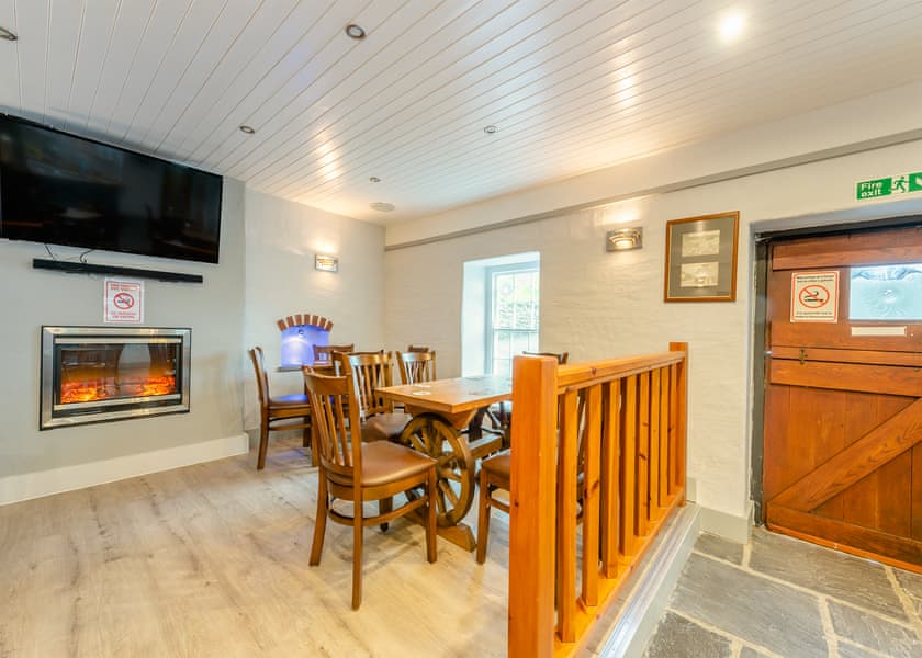 Gilfach Holiday Apartments, Gilfach-Yr-Halen