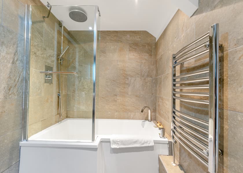 Cwm Cottage - Gilfach Holiday Apartments, Gilfach-Yr-Halen