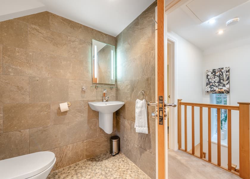 Cwm Cottage - Gilfach Holiday Apartments, Gilfach-Yr-Halen