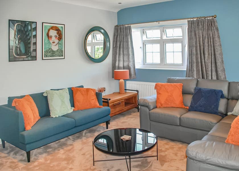 The Courtyard Apartment - Gilfach Holiday Apartments, Gilfach-Yr-Halen