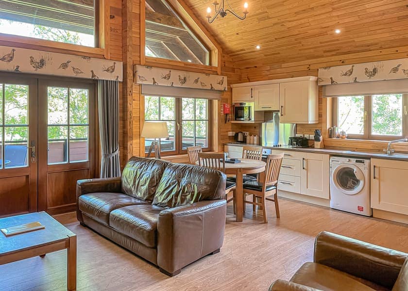 Hideaway Lodge - Glen Clova Lodges, Nr Kirriemuir