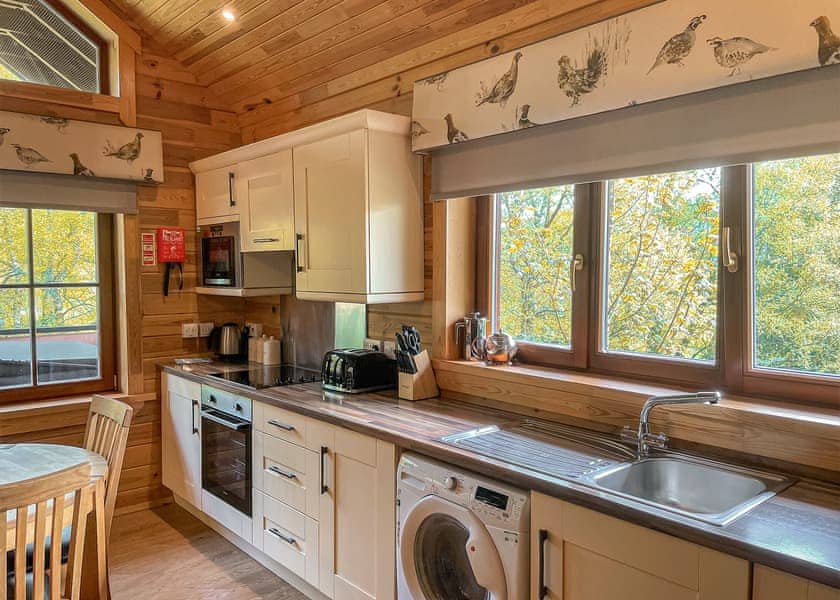 Hideaway Lodge - Glen Clova Lodges, Nr Kirriemuir