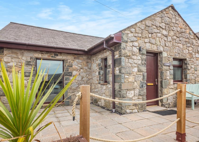 Swan Cottage - Glan Morfa Lodge Retreat, Llangafo