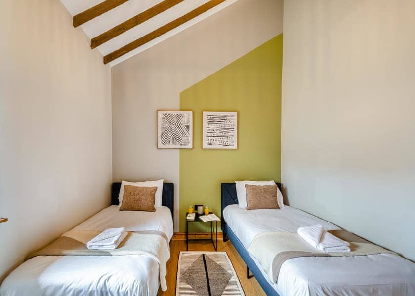 Swan Cottage - Glan Morfa Lodge Retreat, Llangafo
