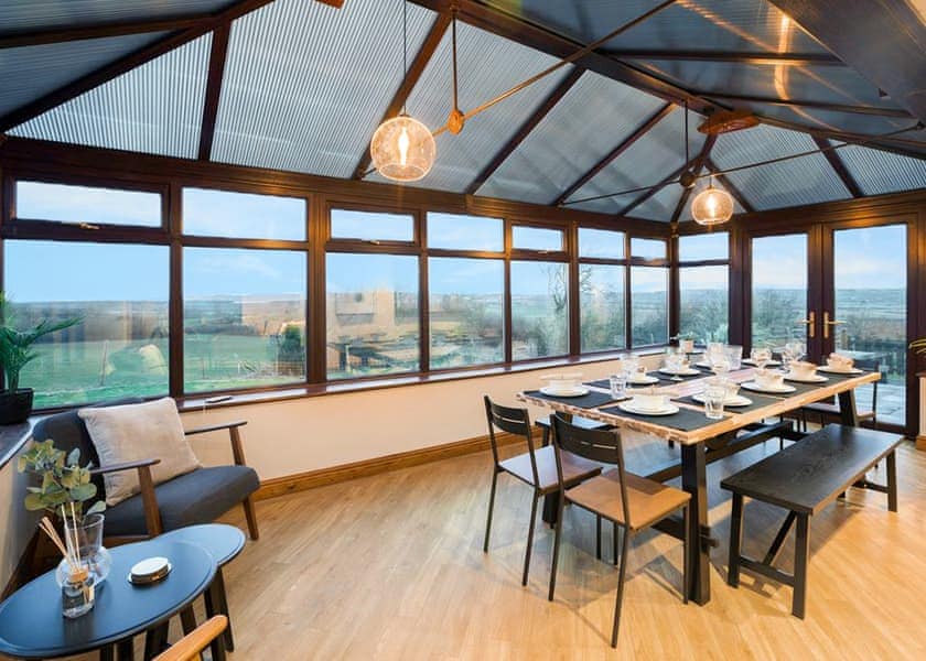 Kestrel Cottage - Glan Morfa Lodge Retreat, Llangafo