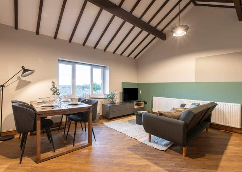 Blue Bird Cottage - Glan Morfa Lodge Retreat, Llangafo