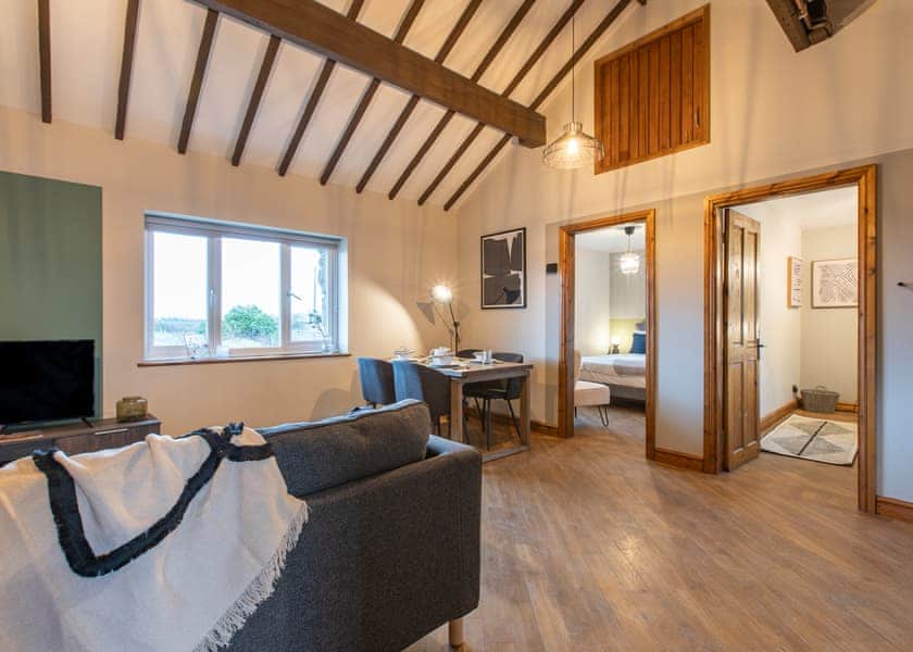 Blue Bird Cottage - Glan Morfa Lodge Retreat, Llangafo