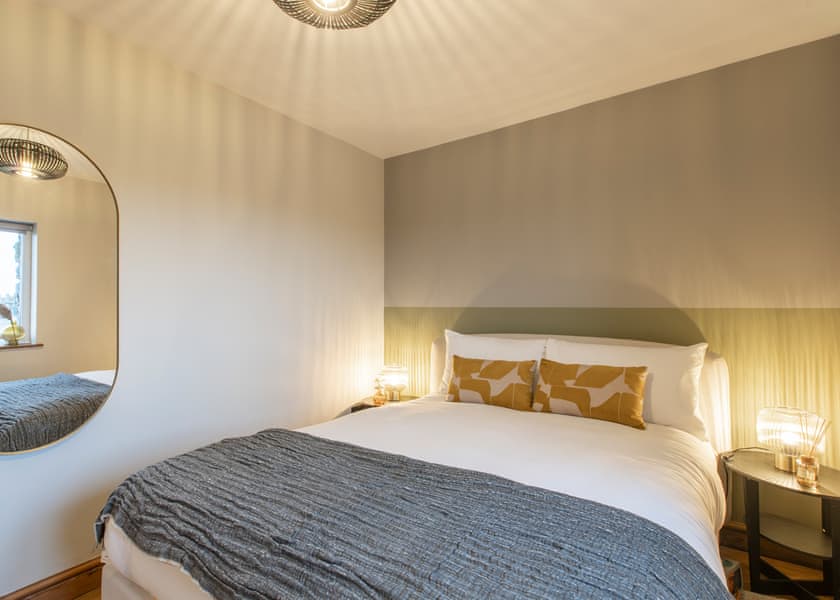 Blue Bird Cottage - Glan Morfa Lodge Retreat, Llangafo