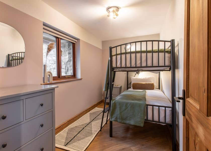 Blue Bird Cottage - Glan Morfa Lodge Retreat, Llangafo