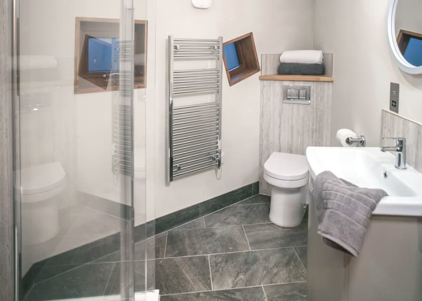 Golden Oak 5 Bed Treehouse Pet - Glentress Forest, Peebles