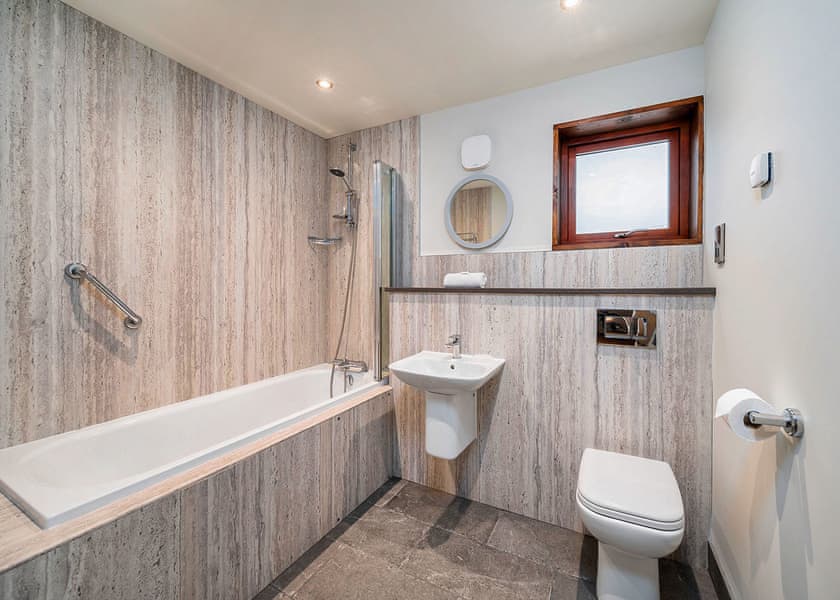 Golden Oak 3 Bed Pet (2 doubles and 1 twin) - Glentress Forest, Peebles