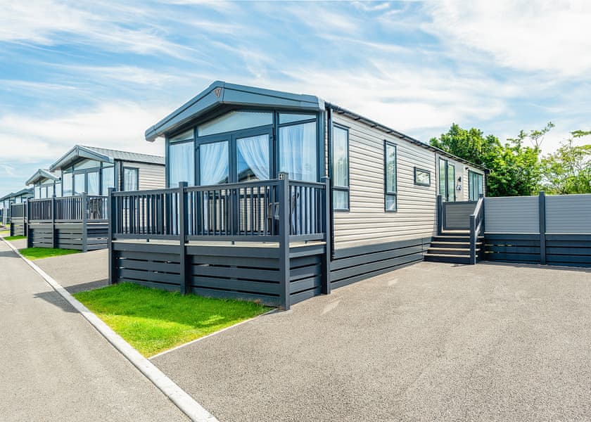 Lakewood Court (Pet) - Green Meadows Country Park, Blackford