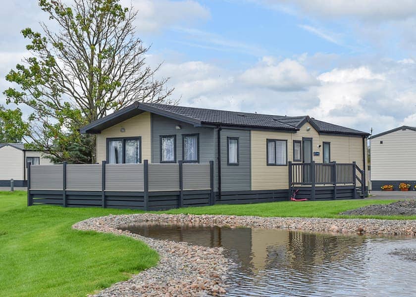 Lakeview Executive Pet - Green Meadows Country Park, Blackford